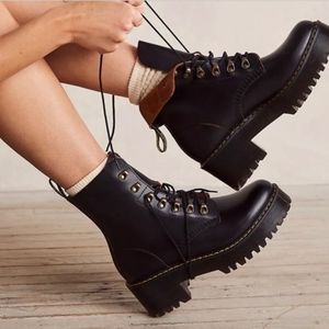 Dr. Martens Leona Boot